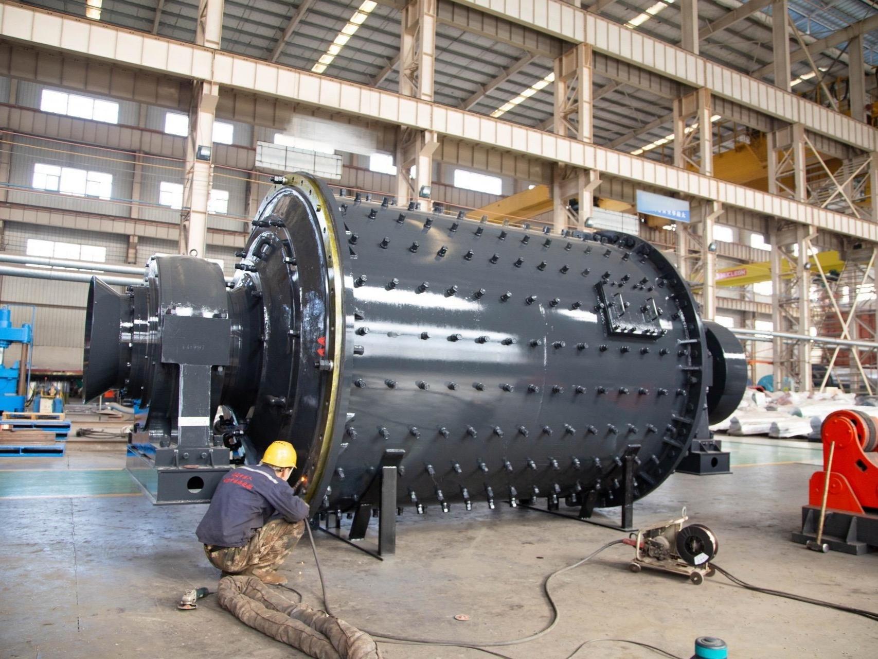 Wet grinding ball mill