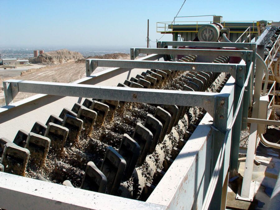 Trough type ore washer